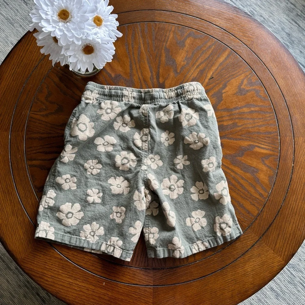 GAP Khaki Cream Floral Shorts Relaxed Fit
